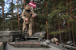 Новая военная концепция: латвийская армия увеличится в несколько раз (АУДИО)