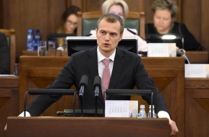 Назван самый активный депутат Сейма