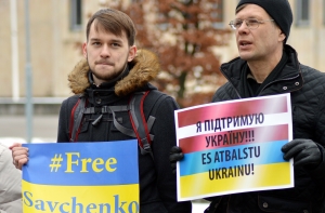 На пикет в поддержку Савченко собралось около 20 человек (ФОТО, ВИДЕО)