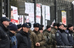 МИД Украины категорически осудил нападения на посольства России