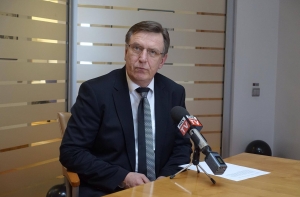 Премьер поддержал инициативу запретить продажу алкоголя во дворах