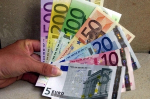 Жители Латвии должны государству почти 1,5 миллиарда евро