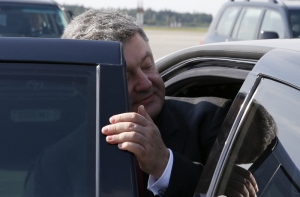 Порошенко застрял в пробке и опоздал на заседание фракции
