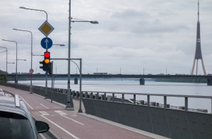 Из-за аварии блокировано движение на Островном мосту