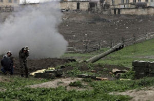 Война в Нагорном-Карабахе: радио Baltkom организовало прямые включения из Баку, Еревана и Степанокерта