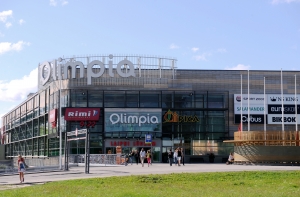 Эксперт: люди не побегут в кино, если магазины в воскресенье будут закрыты