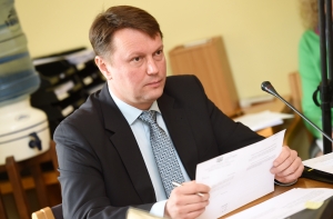 Депутат возмущен: на налоги жителей земессаргам купили бракованные лопатки