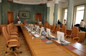 Кабинет министров будет решать, гражданам каких стран не выдавать ВНЖ