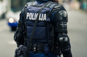 В Риге на автобусной остановке убили женщину