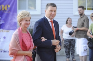 Президент Латвии стал дедушкой