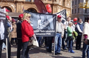 На митинг профсоюзов собралось несколько тысяч человек