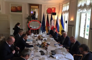На встрече “нормандской четверки” повесили карту с Крымом в составе Украины