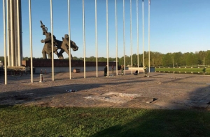 Ушаков показал, как проходила уборка парка Победы