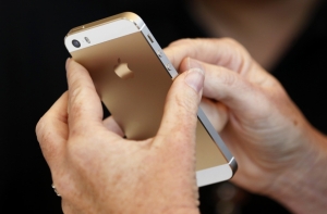 СМИ: золотой iPhone защитил турецкого военного от пули
