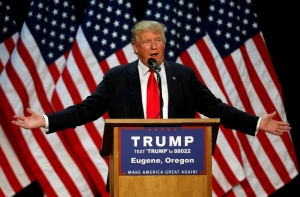 Трамп обошел Клинтон по популярности среди американцев