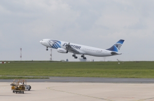 СМИ: снимки со спутников США не зафиксировали взрыва на борту EgyptAir