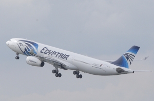 В районе поисков разбившегося EgyptAir найден фрагмент тела