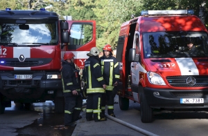 Ночью из горящего дома в Салдусе пожарные спасли хомяка