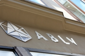 Латвийский Twitter иронизирует по поводу рекордного штрафа банку ABLV