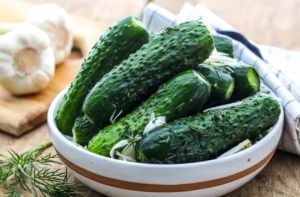 3 быстрых и вкусных рецепта малосольных огурцов