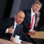 Песков объяснил решение Путина не поздравлять Порошенко с 9 Мая