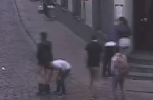 Пьяный испанский турист разделся в Старой Риге