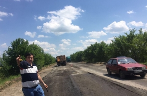 Саакашвили решил перенести свой кабинет в палатку возле ремонтируемой дороги