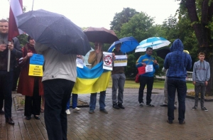 Латвийские украинцы потребовали «остановить Путина»