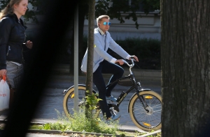 Ушаков продал машину и ездит на работу на велосипеде