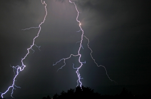 В молодого человека ударила молния