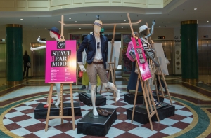 За изображение манекена Galleria Riga дарит летний наряд