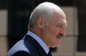Лукашенко пожаловался на попытки «наклонить» Белоруссию