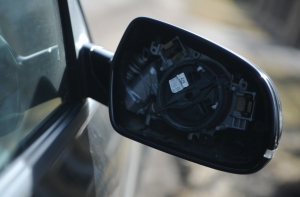 Количество краж автомобильных зеркал сократилось почти в два раза