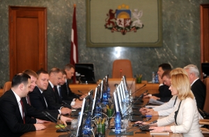 Оценка деятельности правительства существенно улучшилась