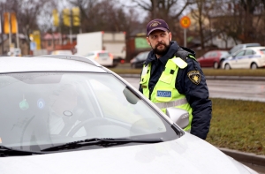 Эксперт: способности латвийцев управлять авто – ниже среднего