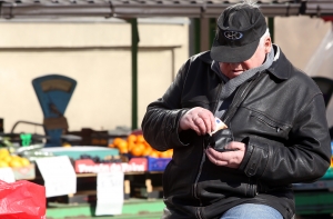 Эксперт: в Латвии образовалась пропасть между богатыми и бедными