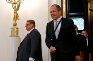 Глава МИД РФ повредил руку во время игры в футбол