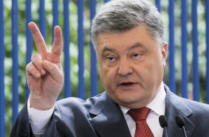 Порошенко согласился отдать Крым татарам
