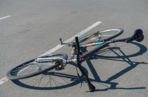 В аварии попало несколько велосипедистов