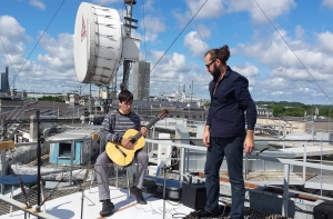 НЕОБЫКНОВЕННЫЙ КОНЦЕРТ: на крыше радио Baltkom - виолончелист Руслан Виленский!