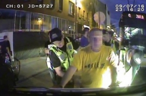 В центре Риги пьяный велосипедист выстрелил в автоводителя