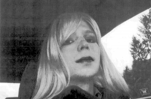 Информатор WikiLeaks пытался покончить с собой