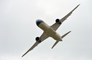 Пассажирский Dreamliner совершил вертикальный взлет