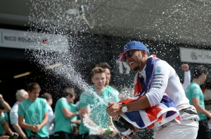 Британец Льюис Хэмилтон выиграл домашний этап «Формулы-1»