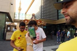 Эксперт: раньше мы плевались из трубочек, а сегодня гоняемся за покемонами