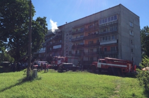 В Чекуркалнсе в жилом доме загорелась квартира