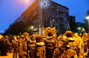 В Берлине более 120 полицейских пострадали в столкновениях со скворттерами