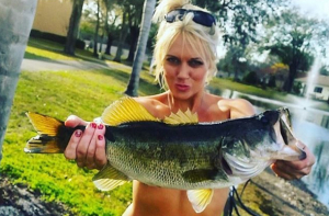 В Instagram новое помешательство — бюстгальтеры из рыб