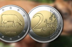 Банк Латвии выпустил монету с изображением коровы