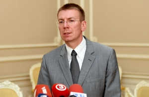 Ринкевич призвал ЕС сосредоточиться на решении вопросов безопасности